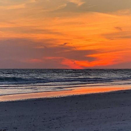 Lido Key Hideout With Patio And Yard And Walk To Beach! Сарасота Екстериор снимка