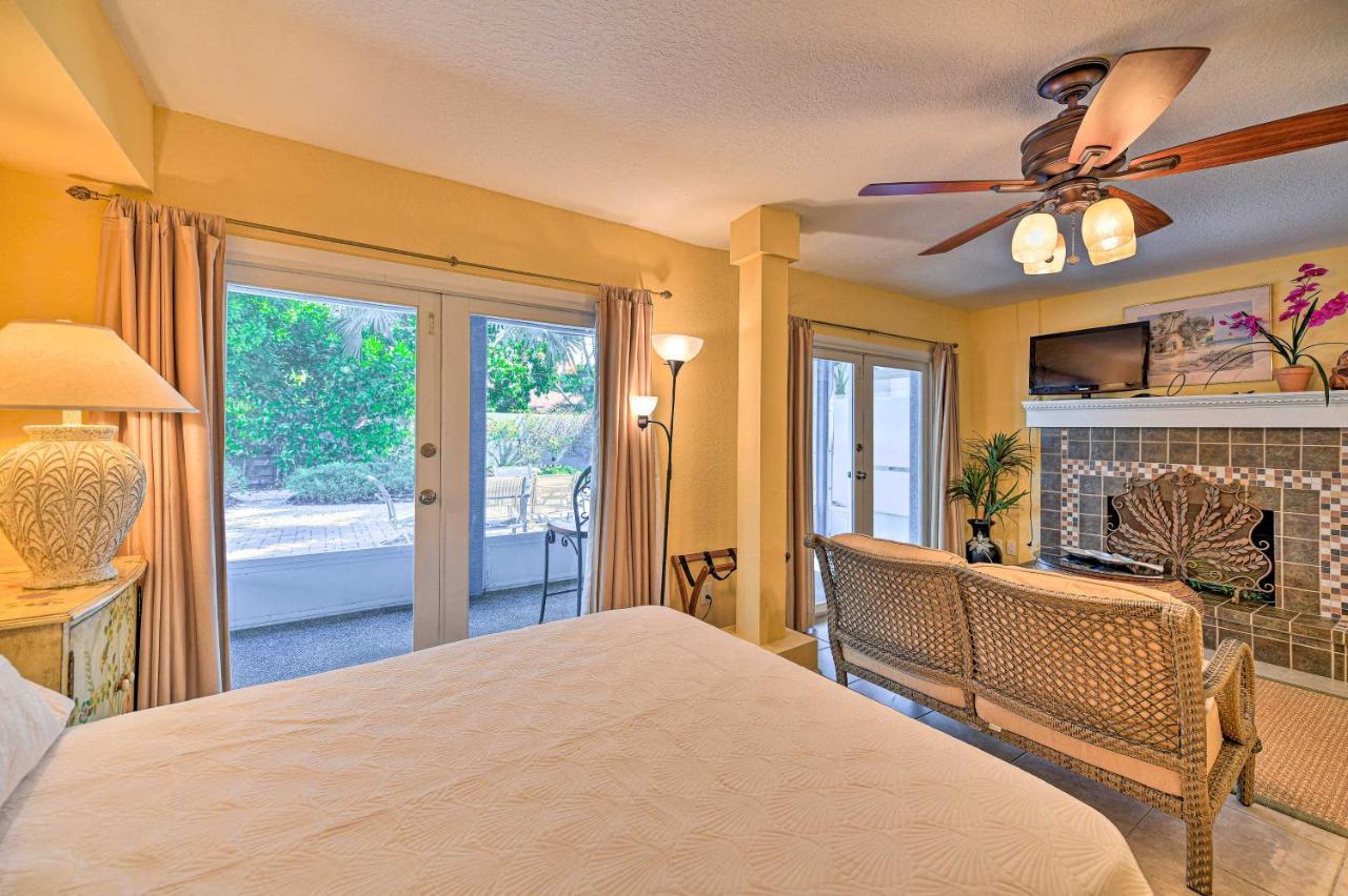 Lido Key Hideout With Patio And Yard And Walk To Beach! Сарасота Екстериор снимка