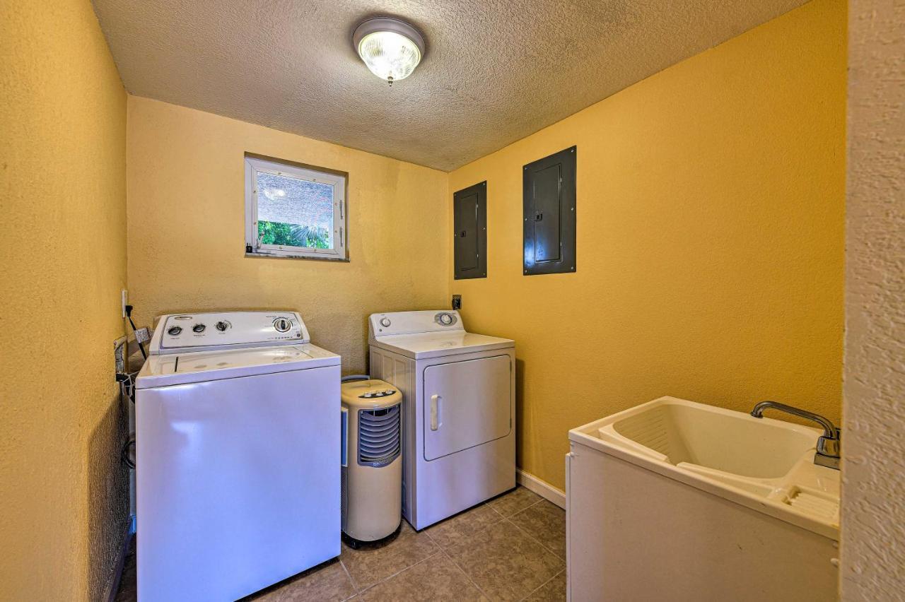 Lido Key Hideout With Patio And Yard And Walk To Beach! Сарасота Екстериор снимка