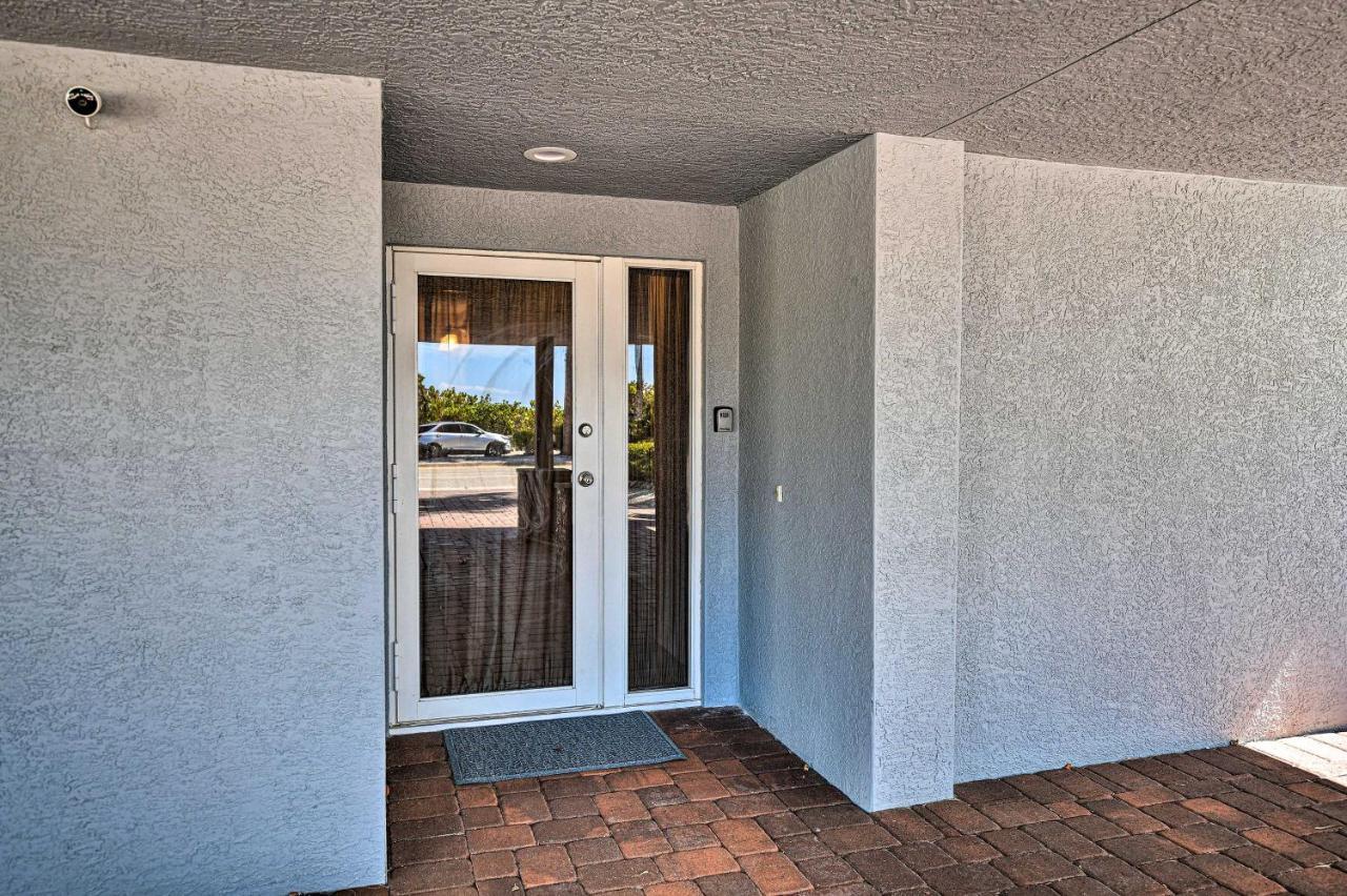 Lido Key Hideout With Patio And Yard And Walk To Beach! Сарасота Екстериор снимка